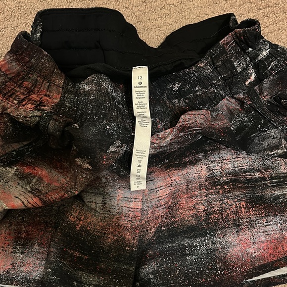 Lululemon shorts - Picture 3 of 4